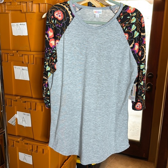 NWT Lularoe Randy Gray w/ Multicolored Floral Sleeve Size Large - Picture 1 of 6
